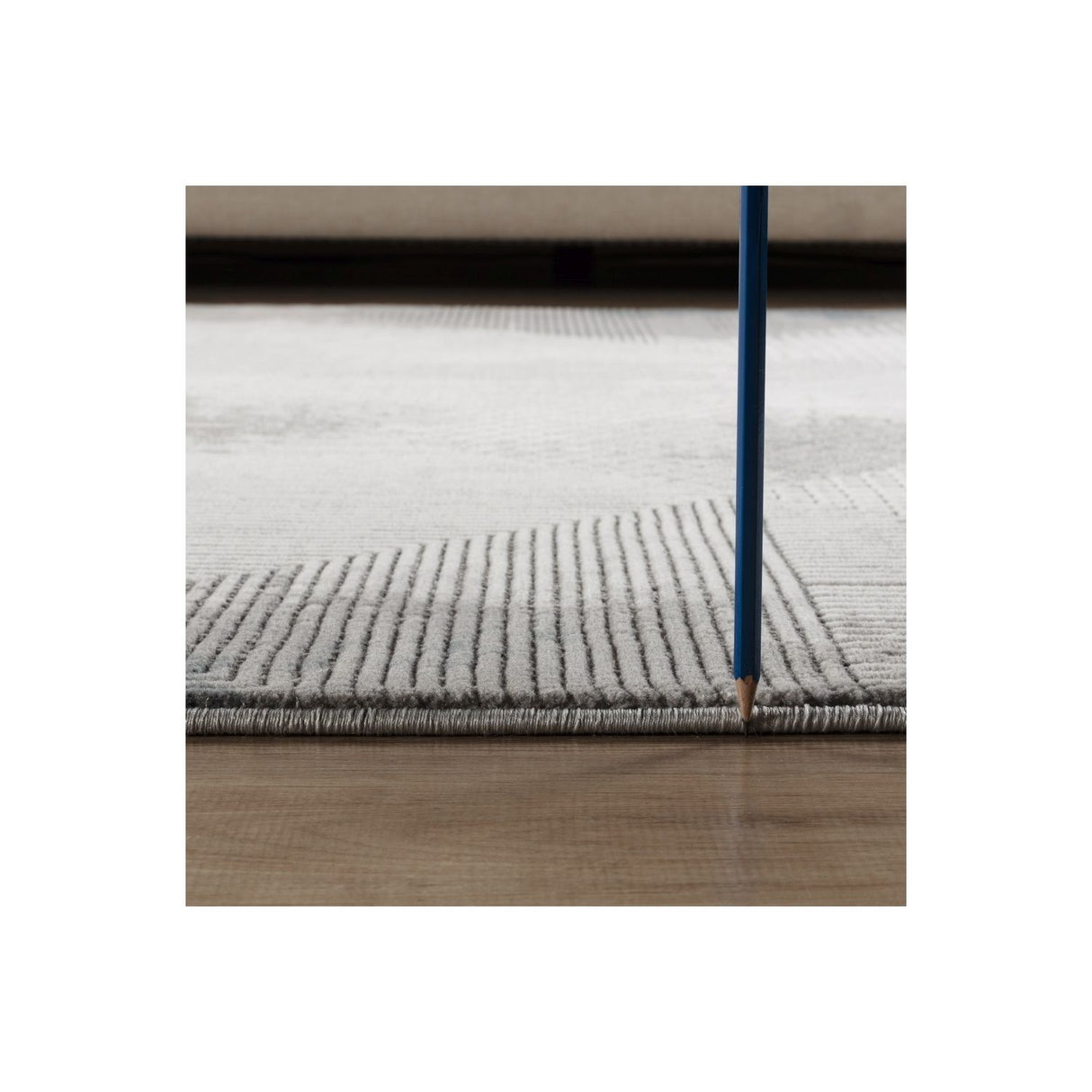 Geometrix - 5'3" X 7'3" Area Rug With Geometric, 3D Effect - Gray / Ivory