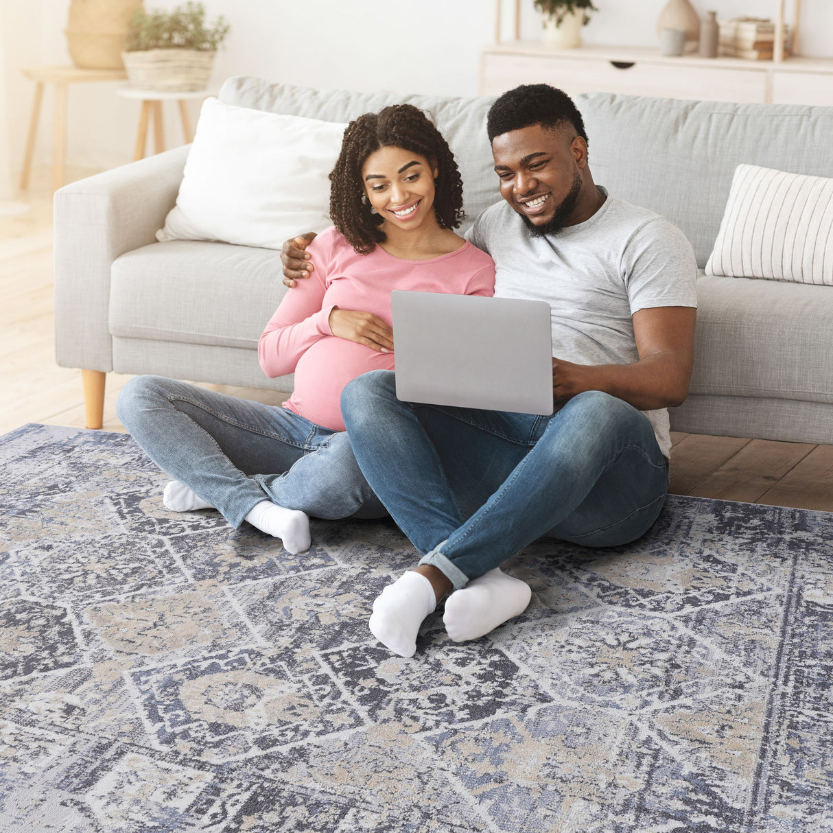 Payas - 6' X 9' Traditional Area Rug - Gray / Blue