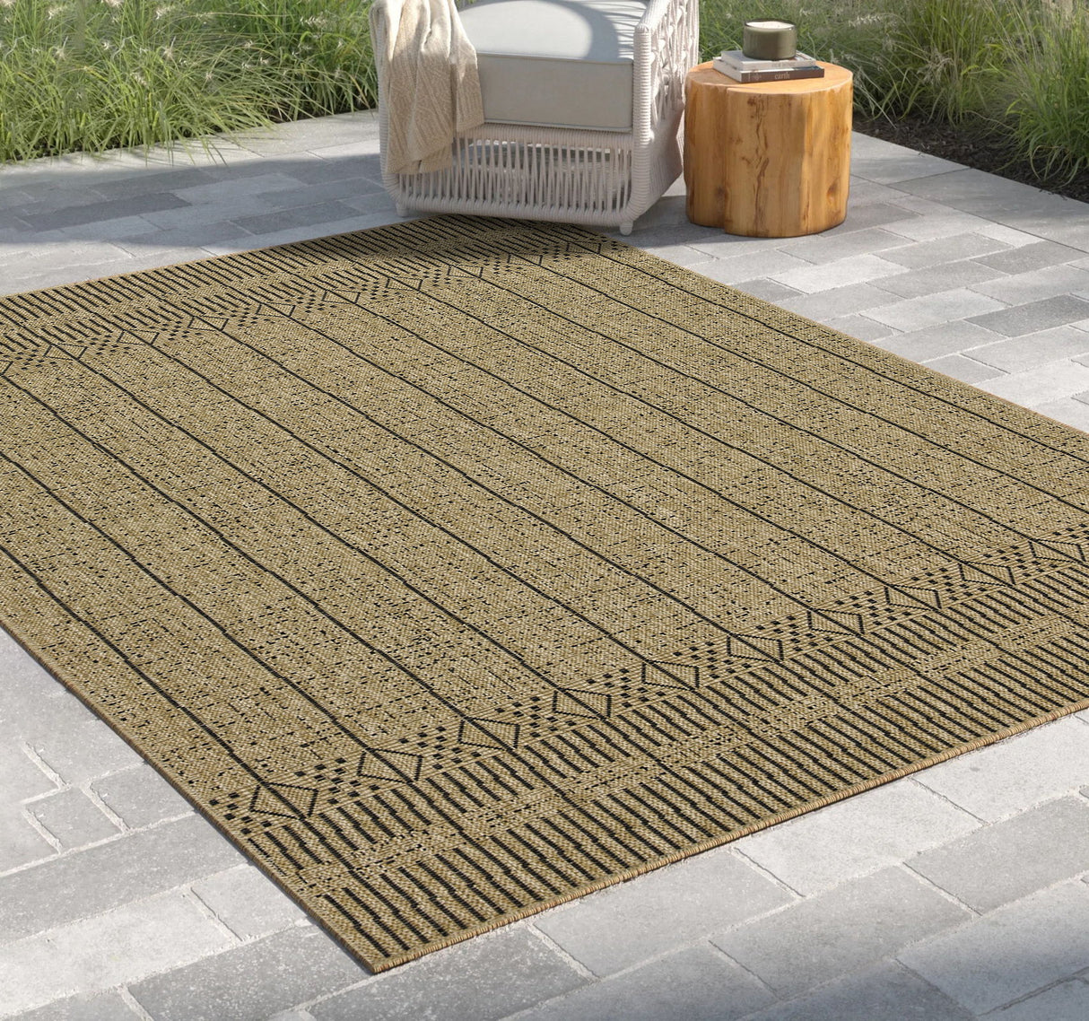 Earth - 5'3" X 7'3" Indoor, Outdoor Area Rug - Jute / Black