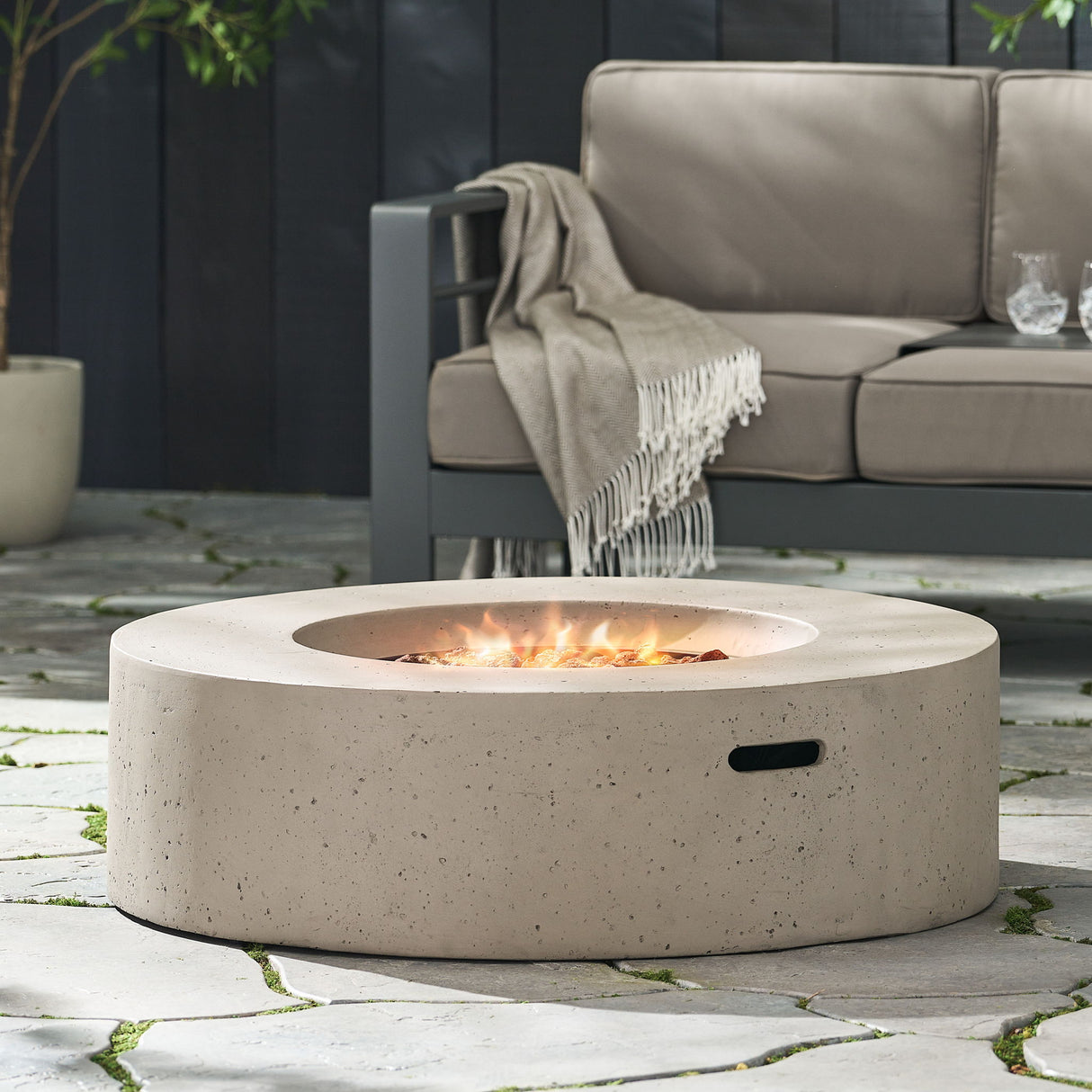 Modern Lightweight Concrete Outdoor Circular Fire Pit 50,000 Btu