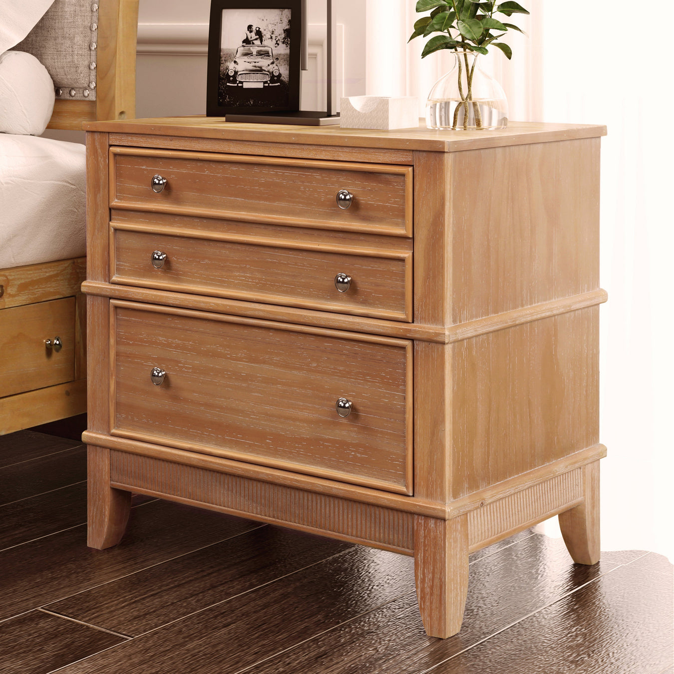 NIGHTSTANDS