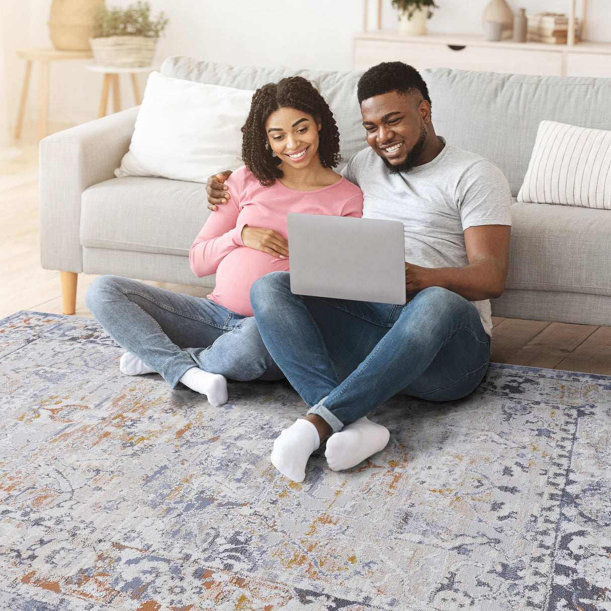 Payas - 2' X 8' Traditional Runner Rug - Ivory / Gray