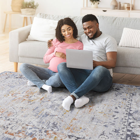 Payas - 5' X 7' Traditional Area Rug - Ivory / Gray