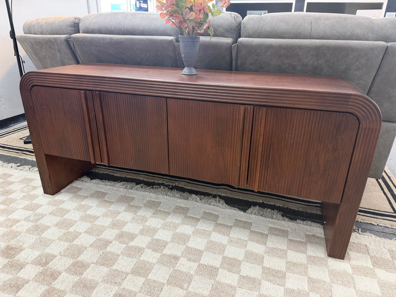 Lulu and Georgia Merrit Console