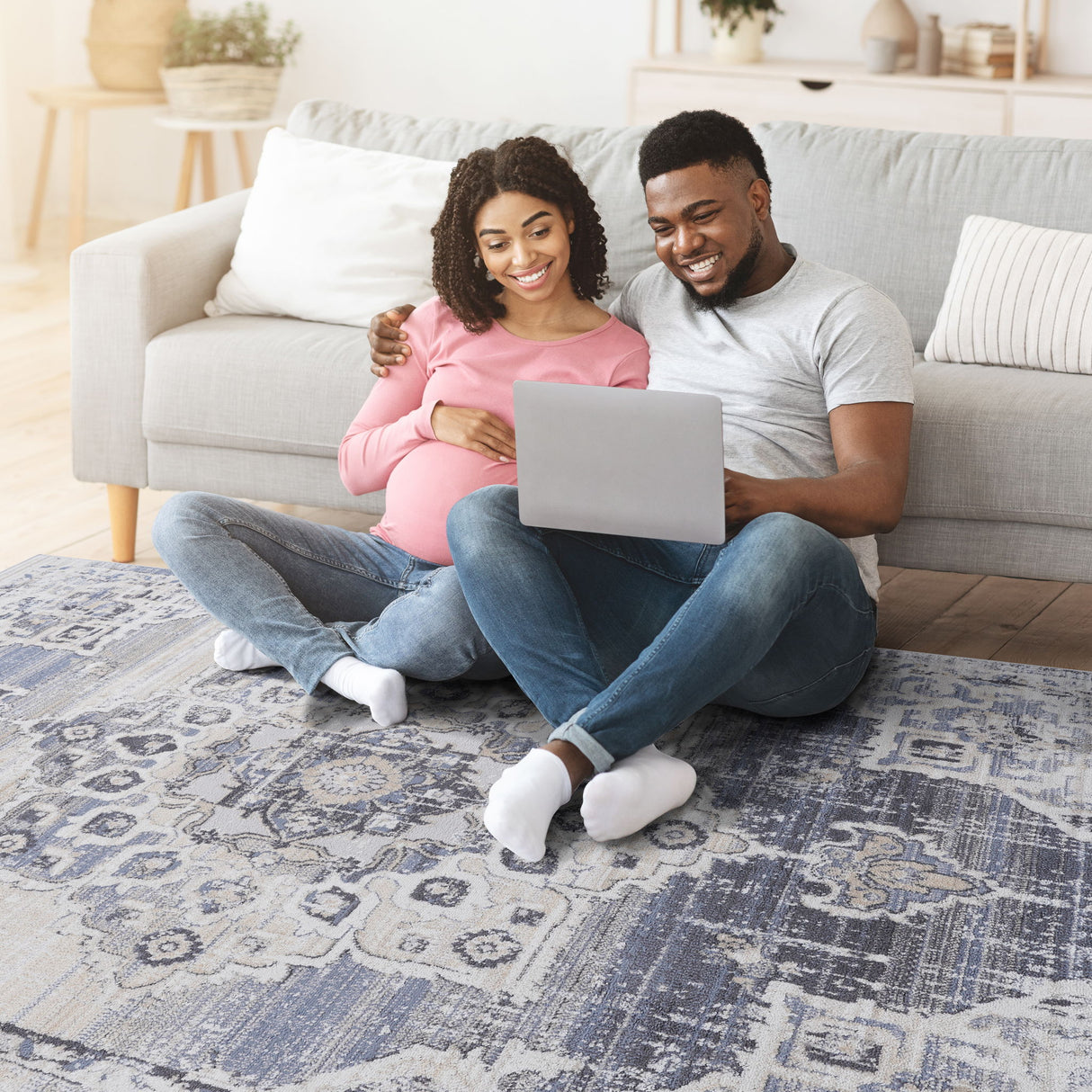 Payas - 6' X 9' Medallion Area Rug - Cream / Blue