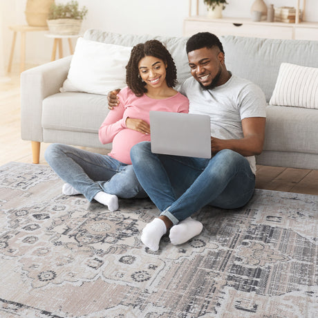 Payas - 8' X 10' Medallion Area Rug - Cream / Beige