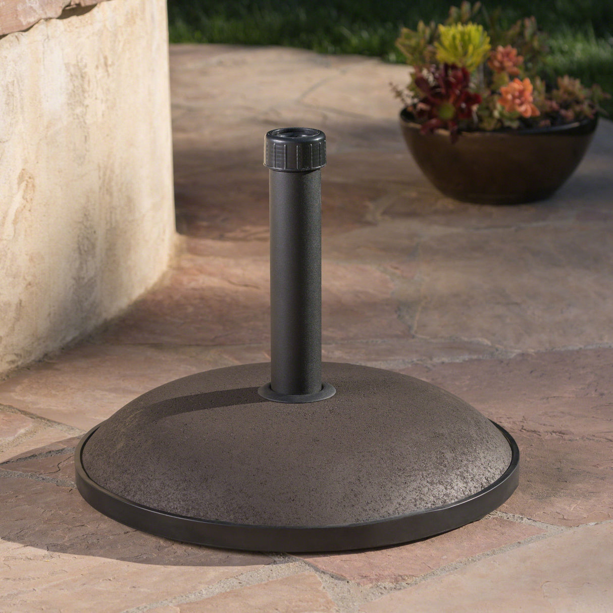 Um Holder Round Umbrella Base 66 Lbs Concrete - Brown