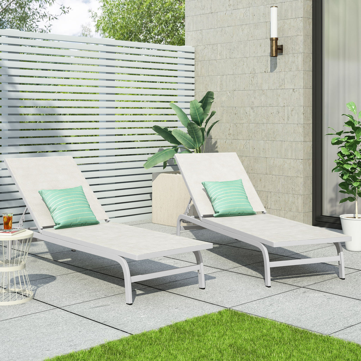 Finn - Contemporary Chaise Lounge For Outdoor Relaxation