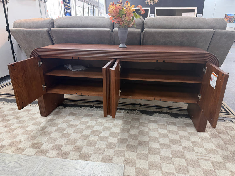 Lulu and Georgia Merrit Console