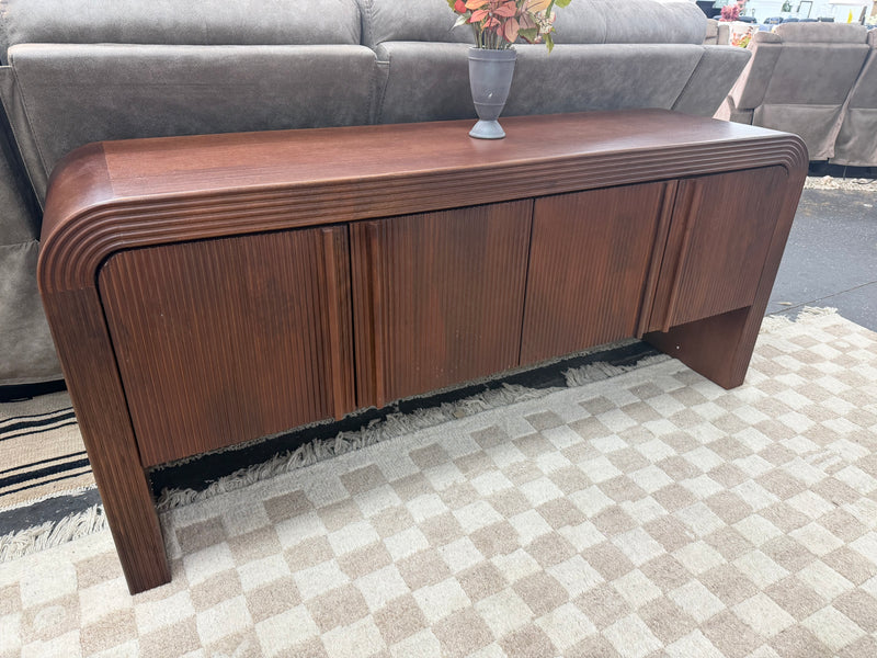 Lulu and Georgia Merrit Console